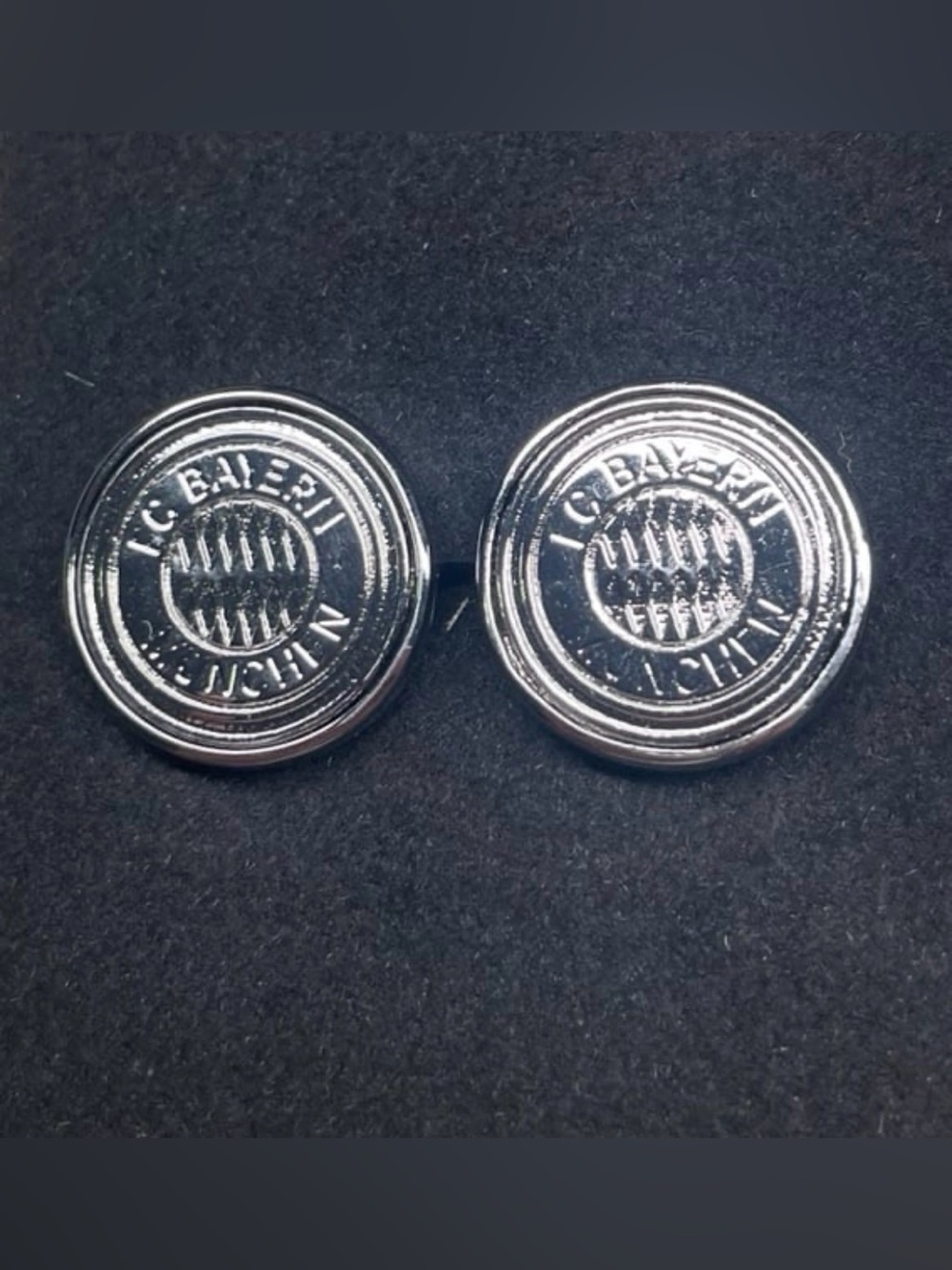 F C BAYERN MUNCHEN OFFICIAL CUFF LINKS - Picture 2 of 6